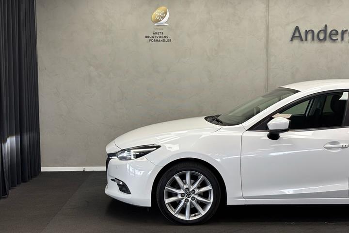 Hvid Mazda 3 fra 2018