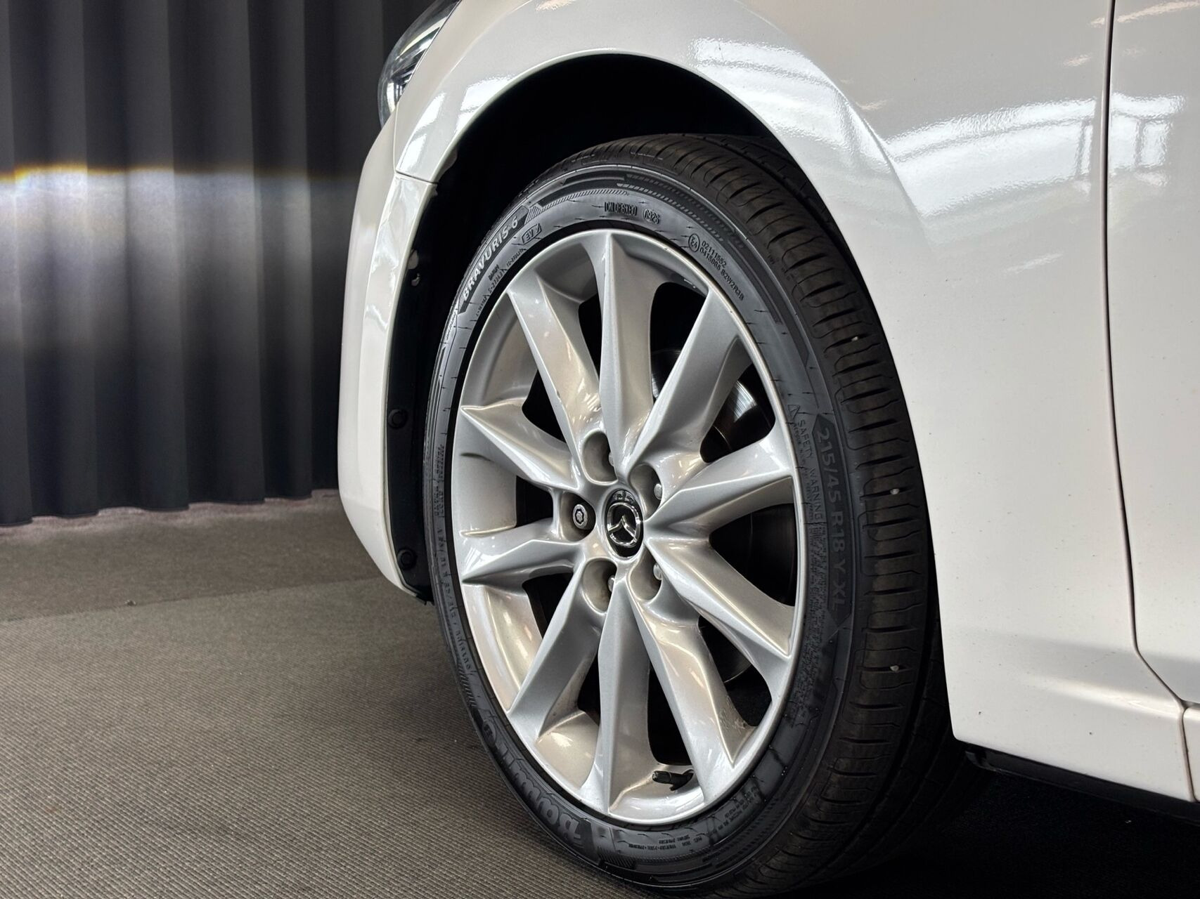 Hvid Mazda 3 fra 2018