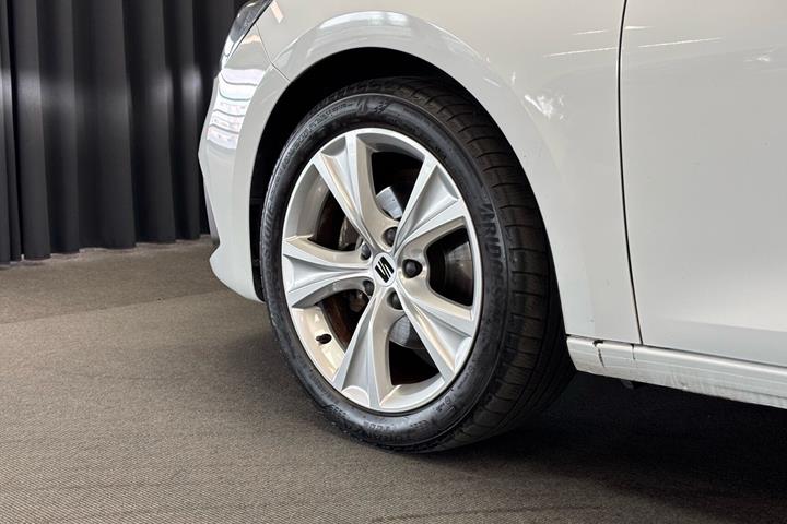 Hvid Seat Leon fra 2021
