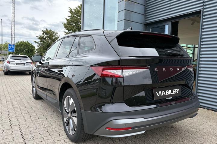 Sort Skoda Enyaq fra 2023