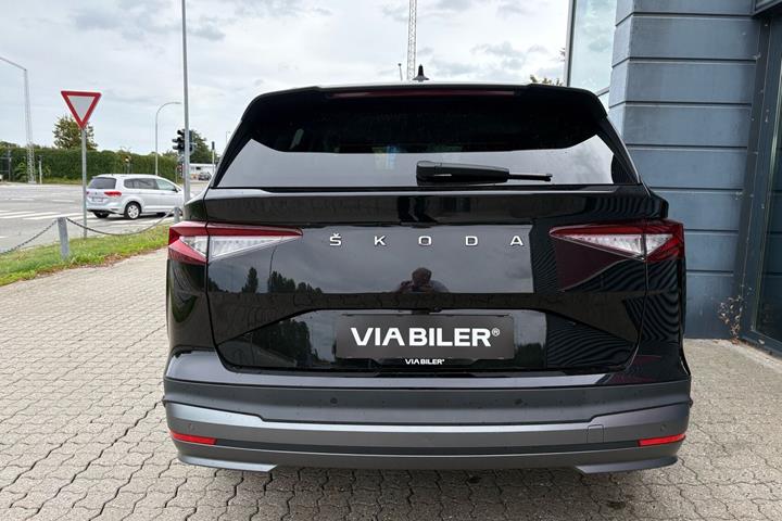 Sort Skoda Enyaq fra 2023