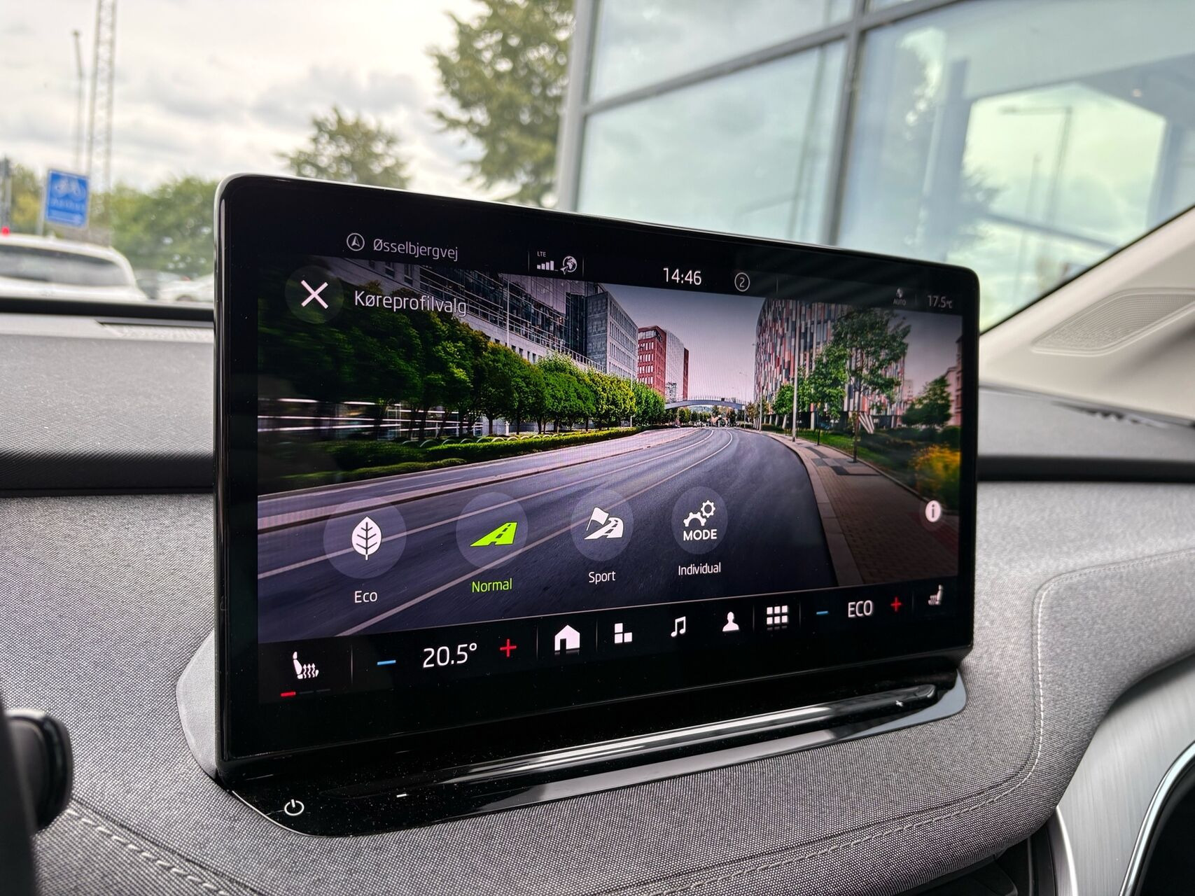 Sort Skoda Enyaq fra 2023