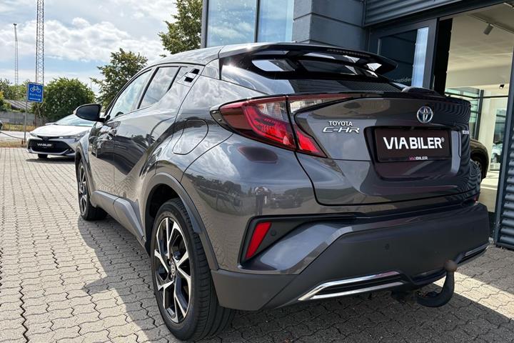 Sort Toyota C-HR fra 2020