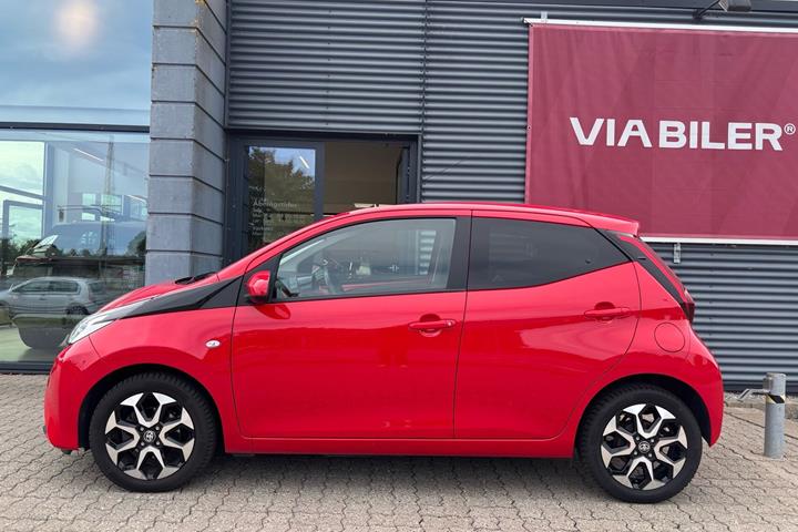 Rød Toyota Aygo fra 2020