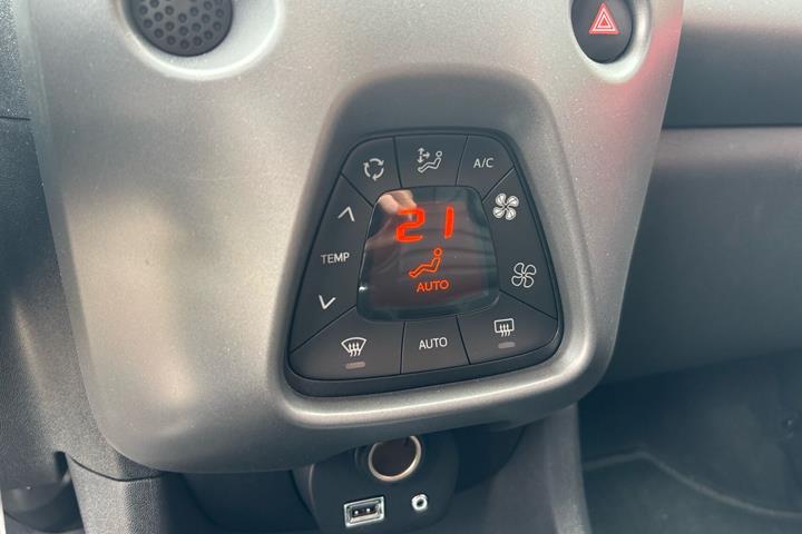 Rød Toyota Aygo fra 2020