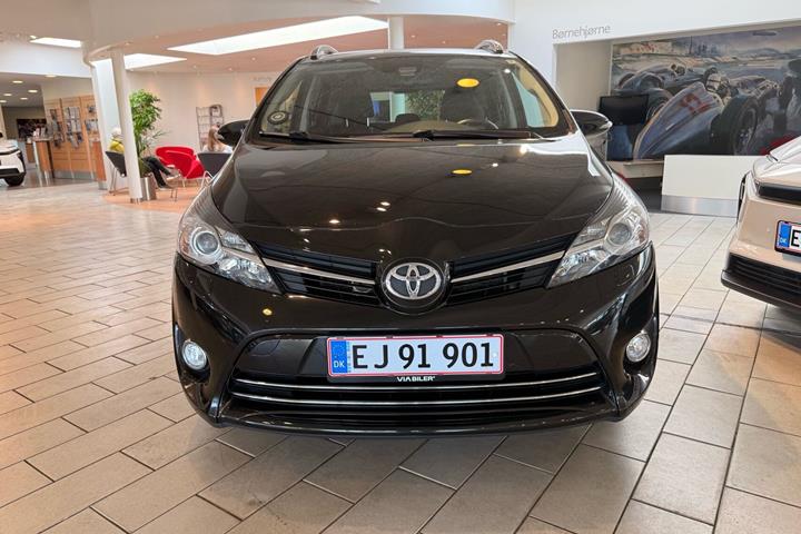 Sort Toyota Verso fra 2017