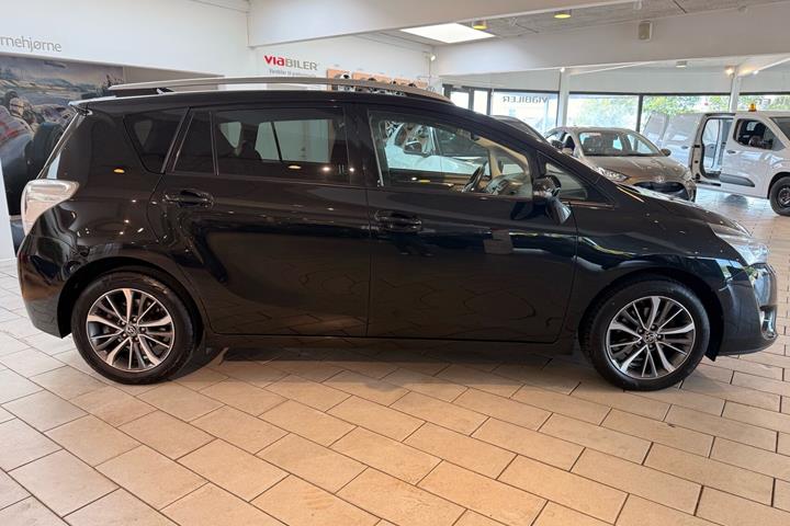 Sort Toyota Verso fra 2017