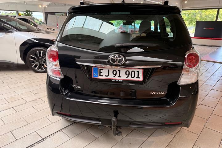 Sort Toyota Verso fra 2017