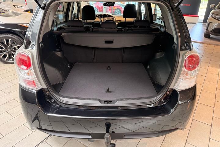 Sort Toyota Verso fra 2017