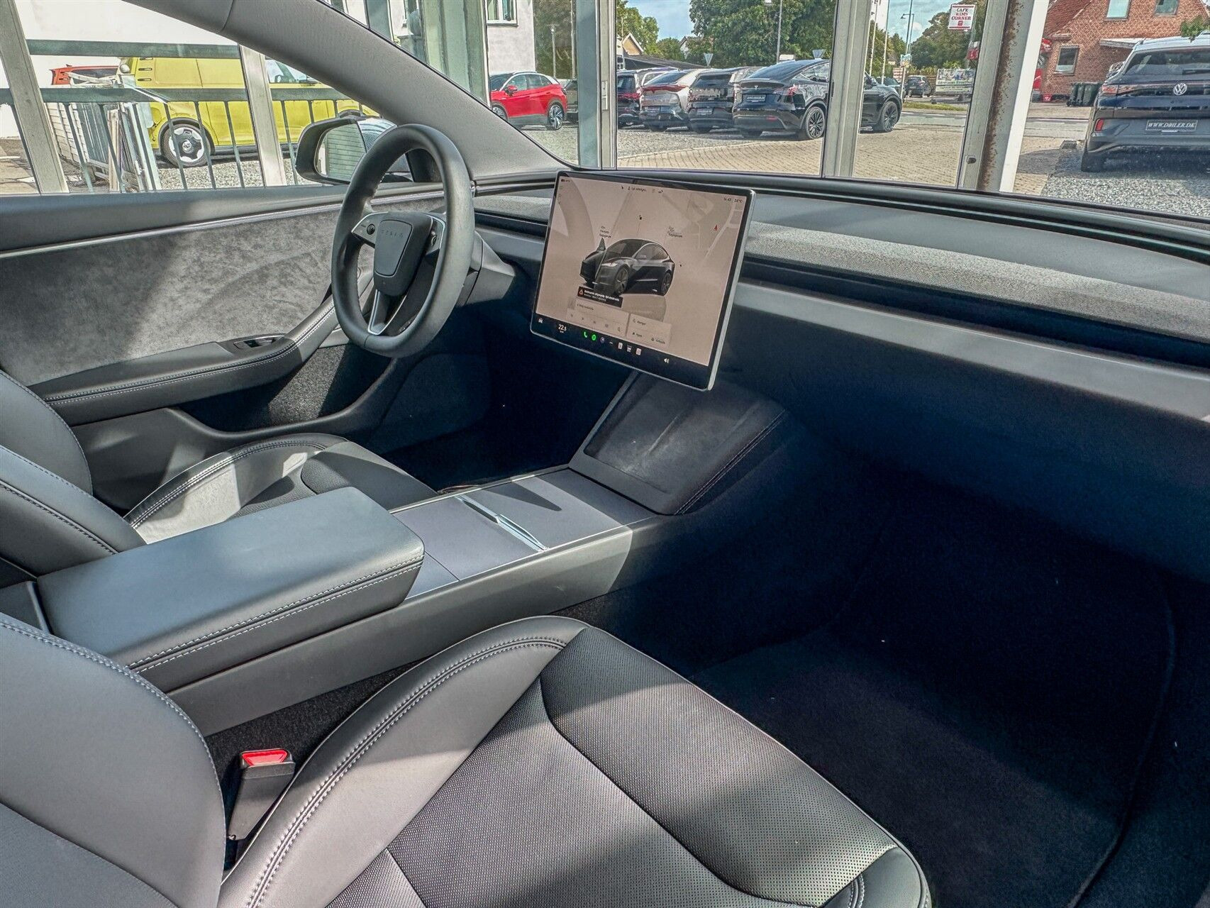 Grå Tesla Model 3 fra 2024