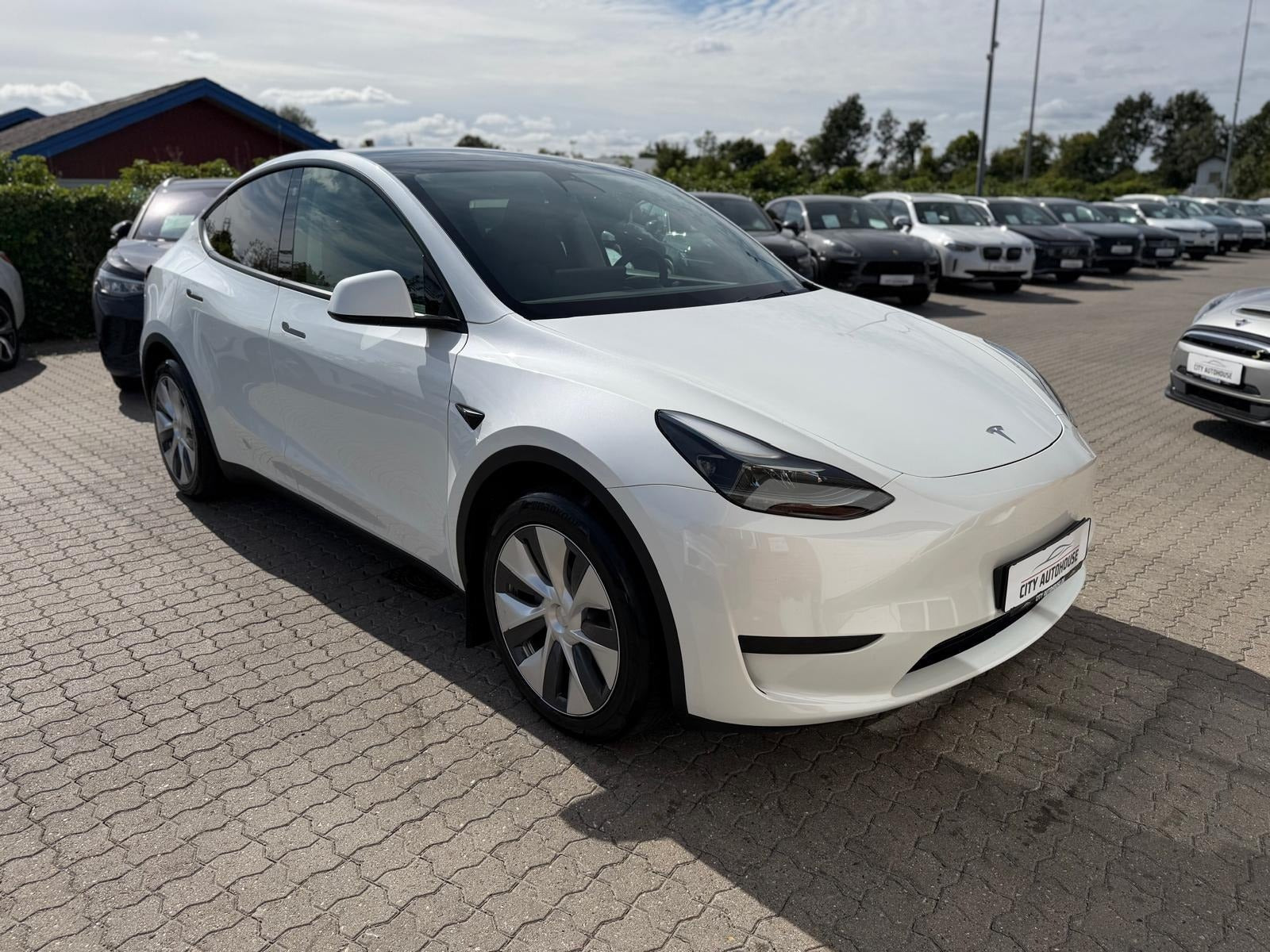 undefined Tesla Model Y fra 2023