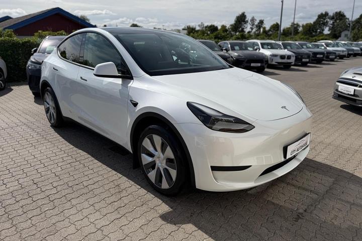 undefined Tesla Model Y fra 2023