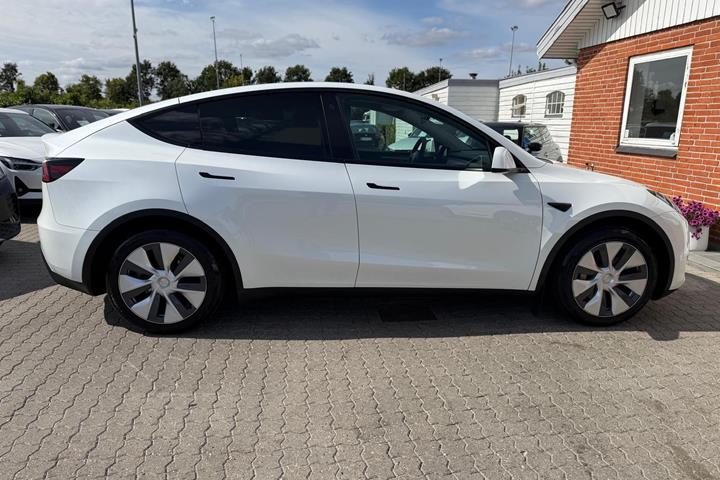 undefined Tesla Model Y fra 2023