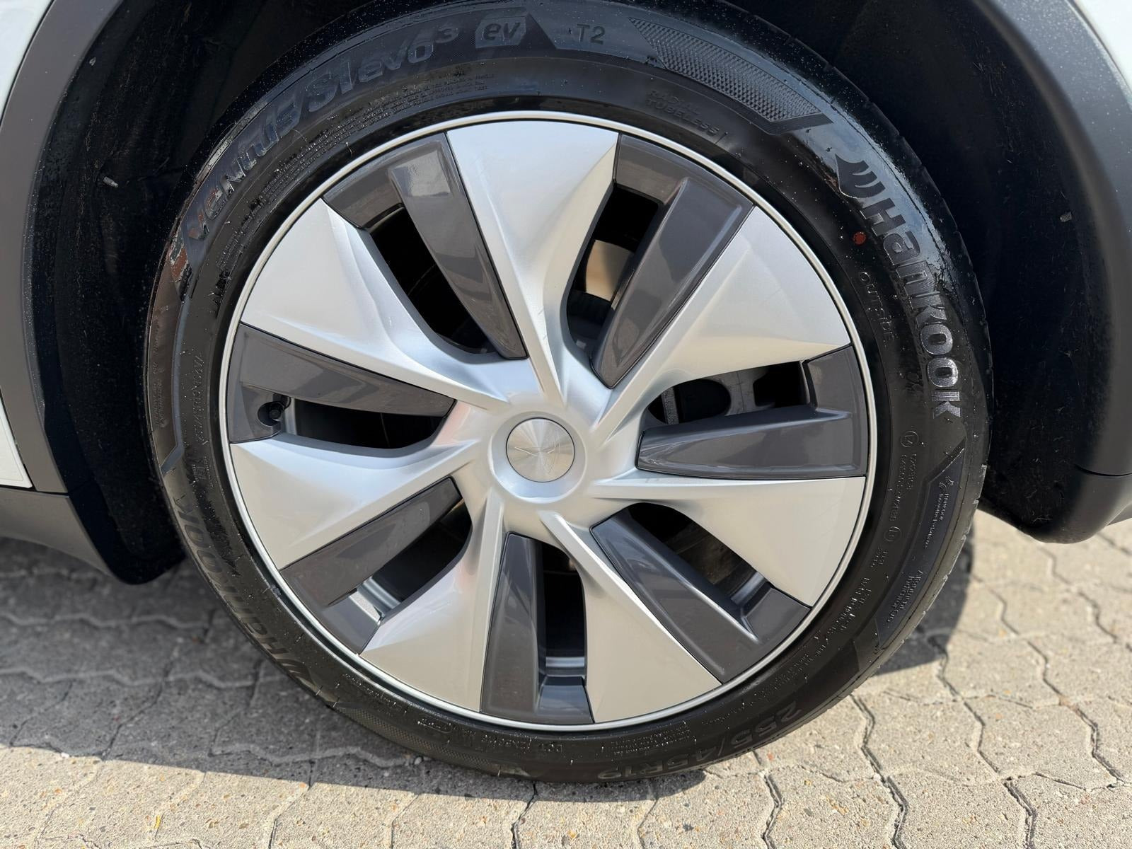 undefined Tesla Model Y fra 2023