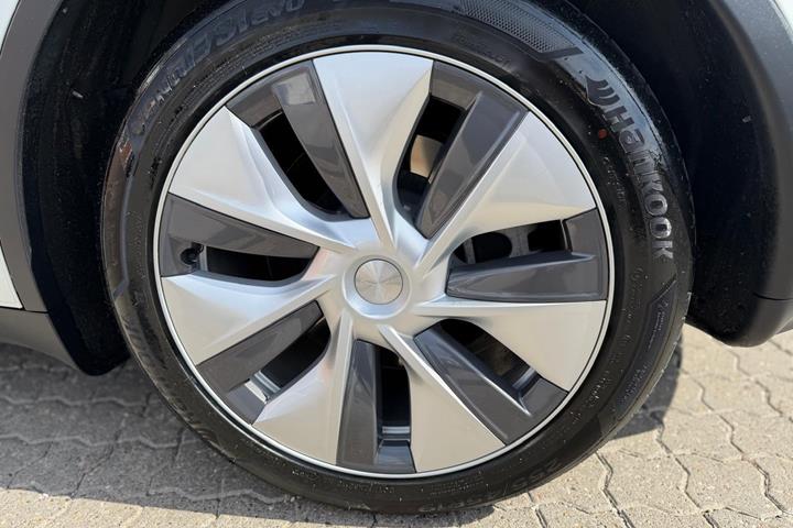 undefined Tesla Model Y fra 2023