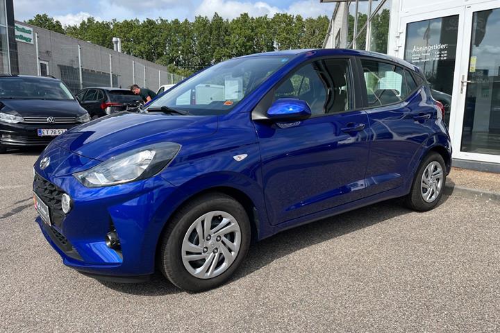 Blå Hyundai i10 fra 2023