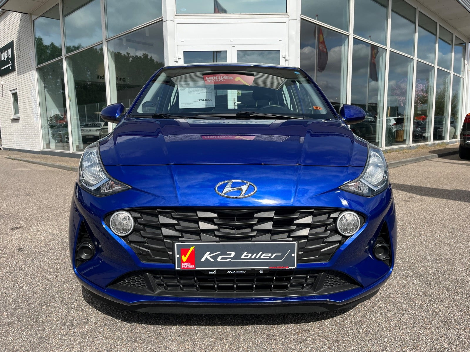 Blå Hyundai i10 fra 2023
