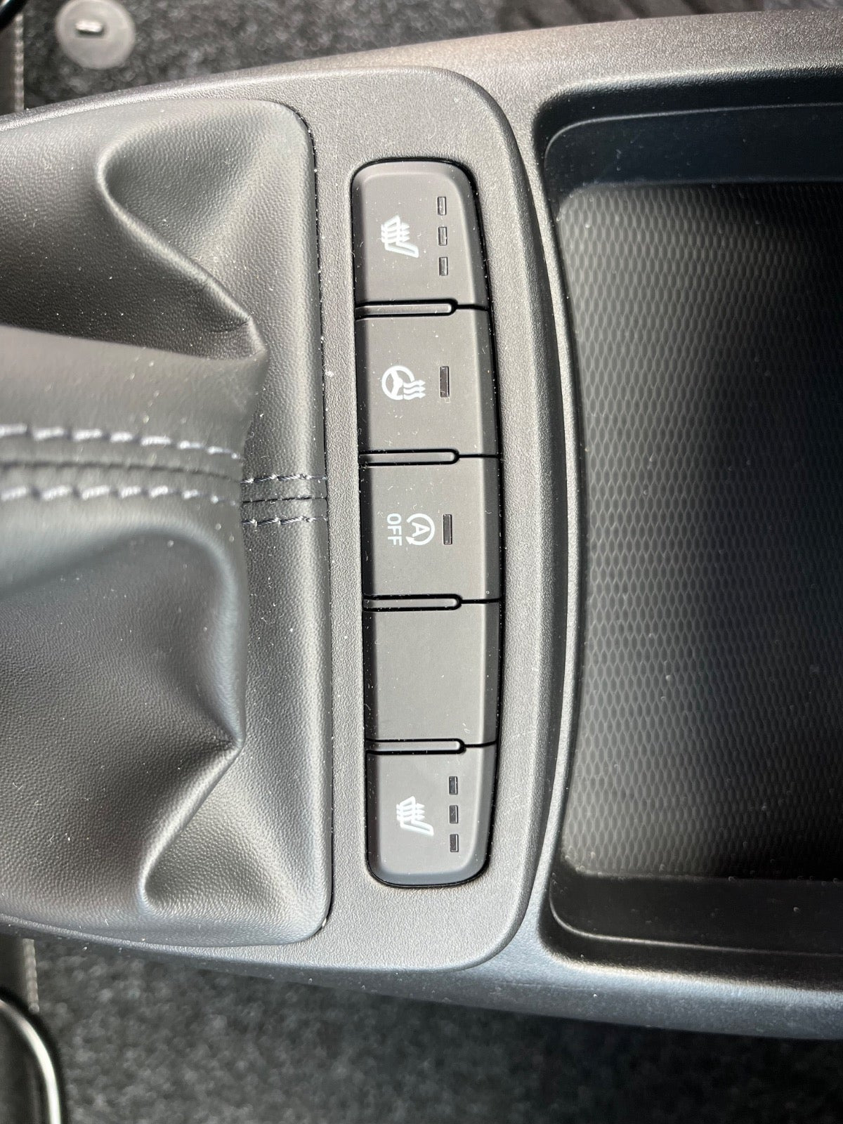 Blå Hyundai i10 fra 2023