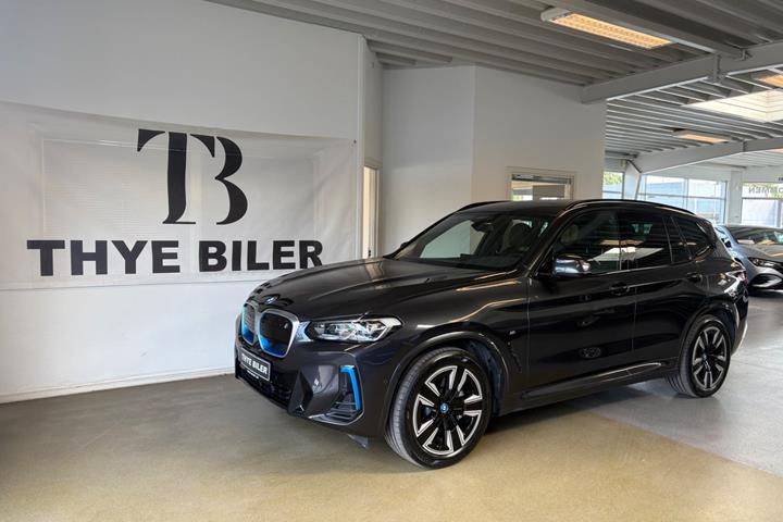 Grå BMW iX3 fra 2023