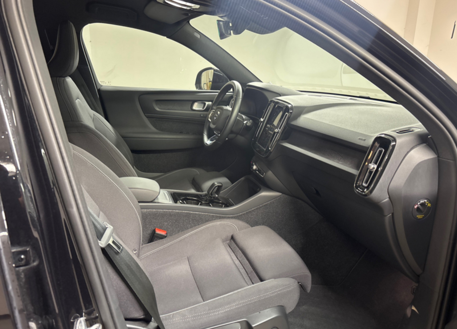 Sort Volvo XC40 fra 2023