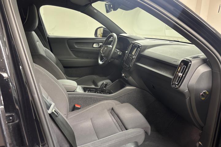 Sort Volvo XC40 fra 2023