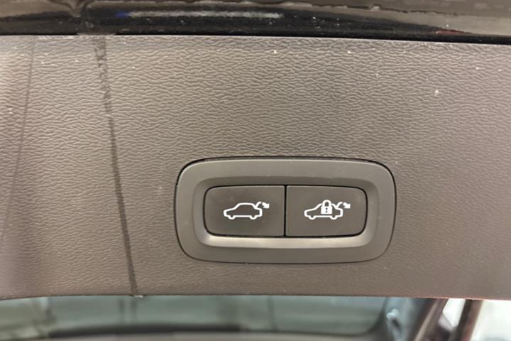 Sort Volvo XC40 fra 2023