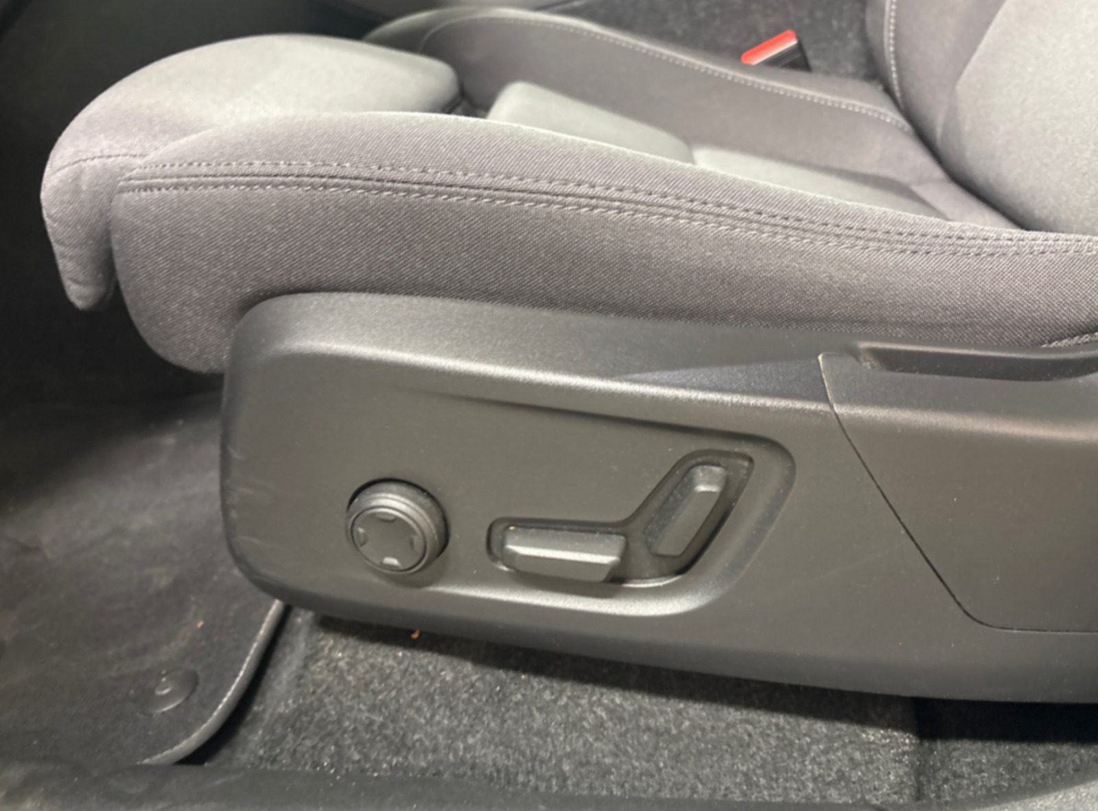 Sort Volvo XC40 fra 2023
