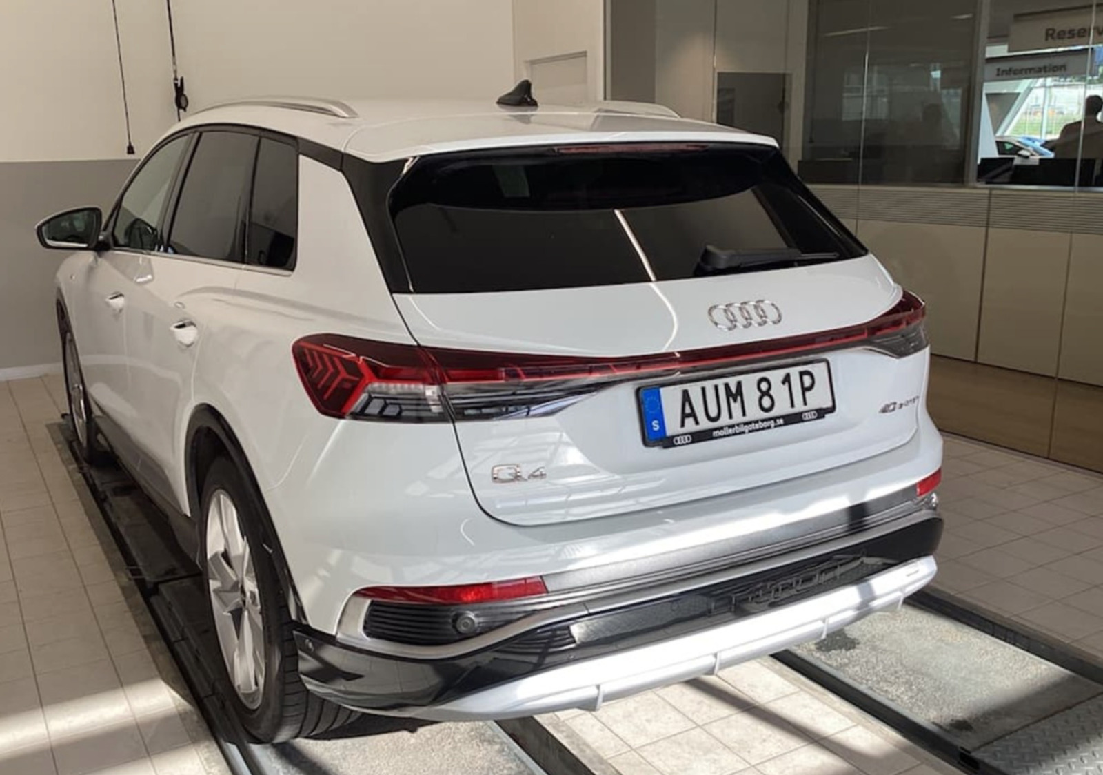 Hvid Audi Q4 e-tron fra 2023
