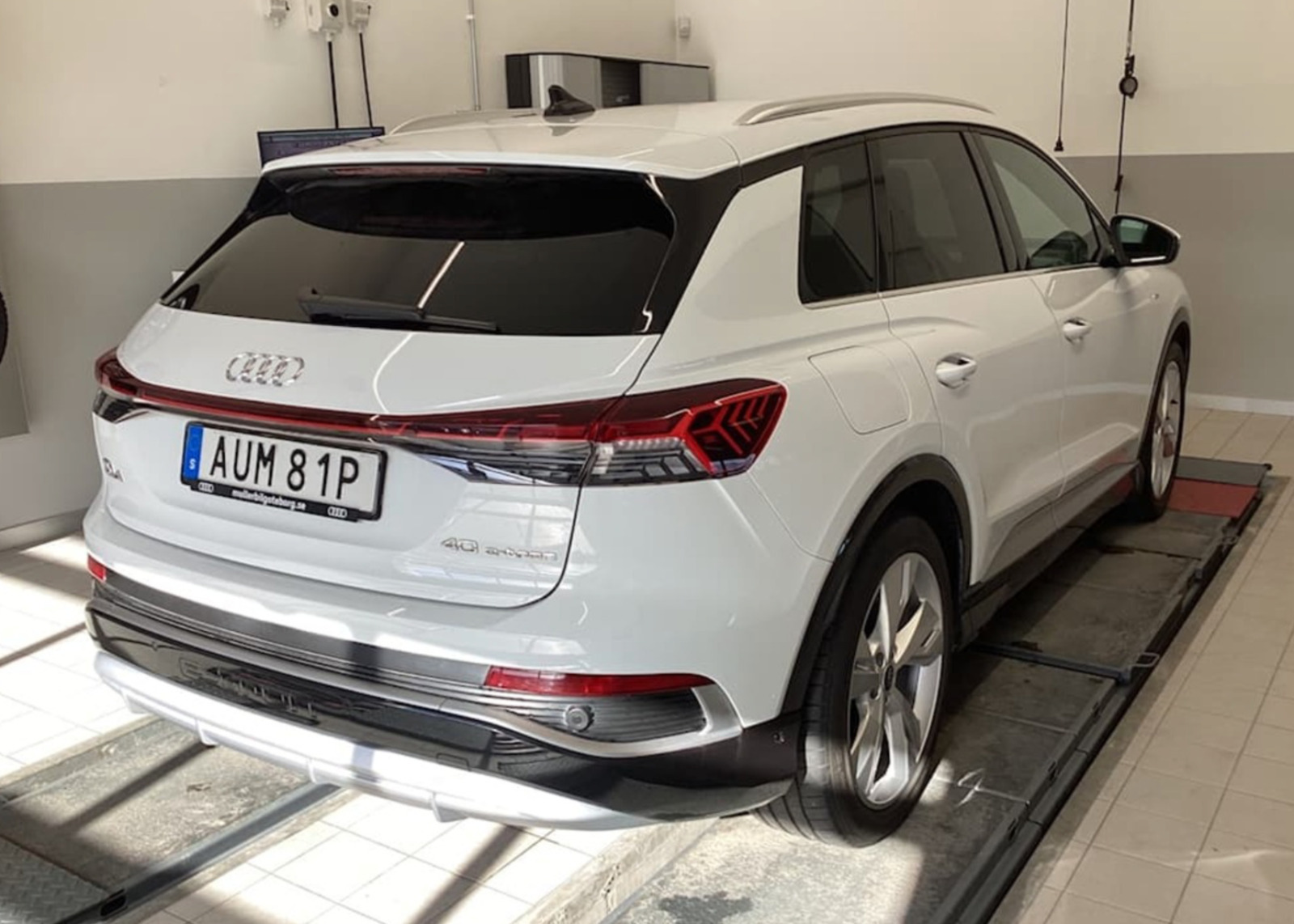Hvid Audi Q4 e-tron fra 2023