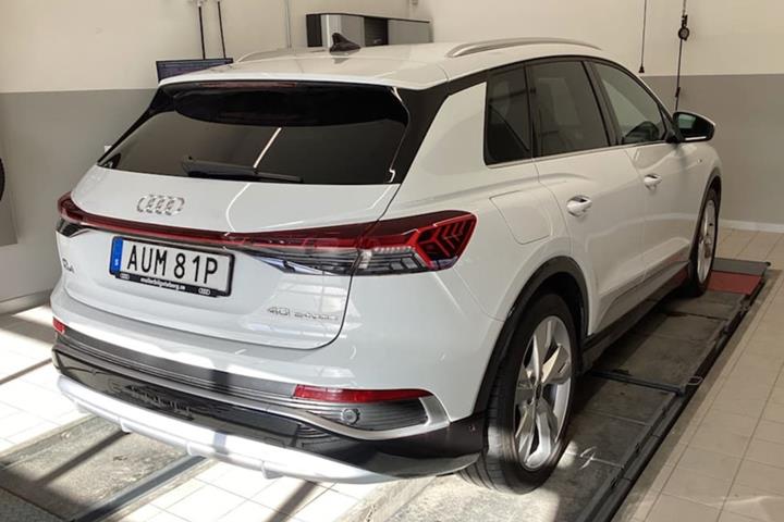 Hvid Audi Q4 e-tron fra 2023