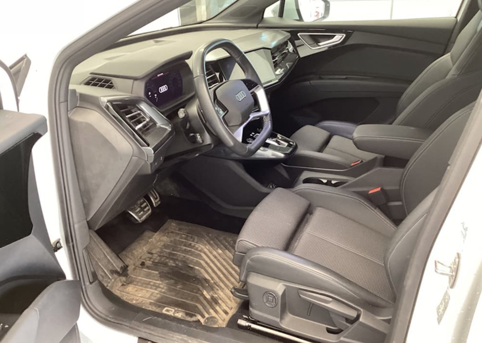 Hvid Audi Q4 e-tron fra 2023