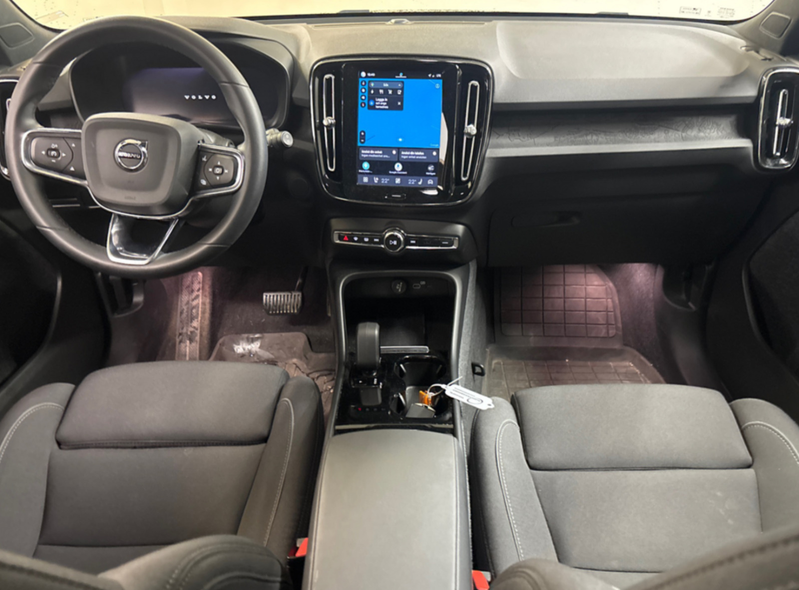 Sort Volvo XC40 fra 2024