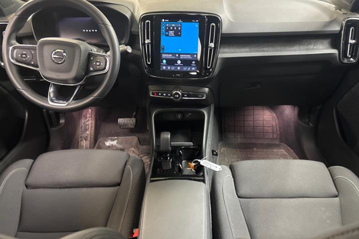 Sort Volvo XC40 fra 2024