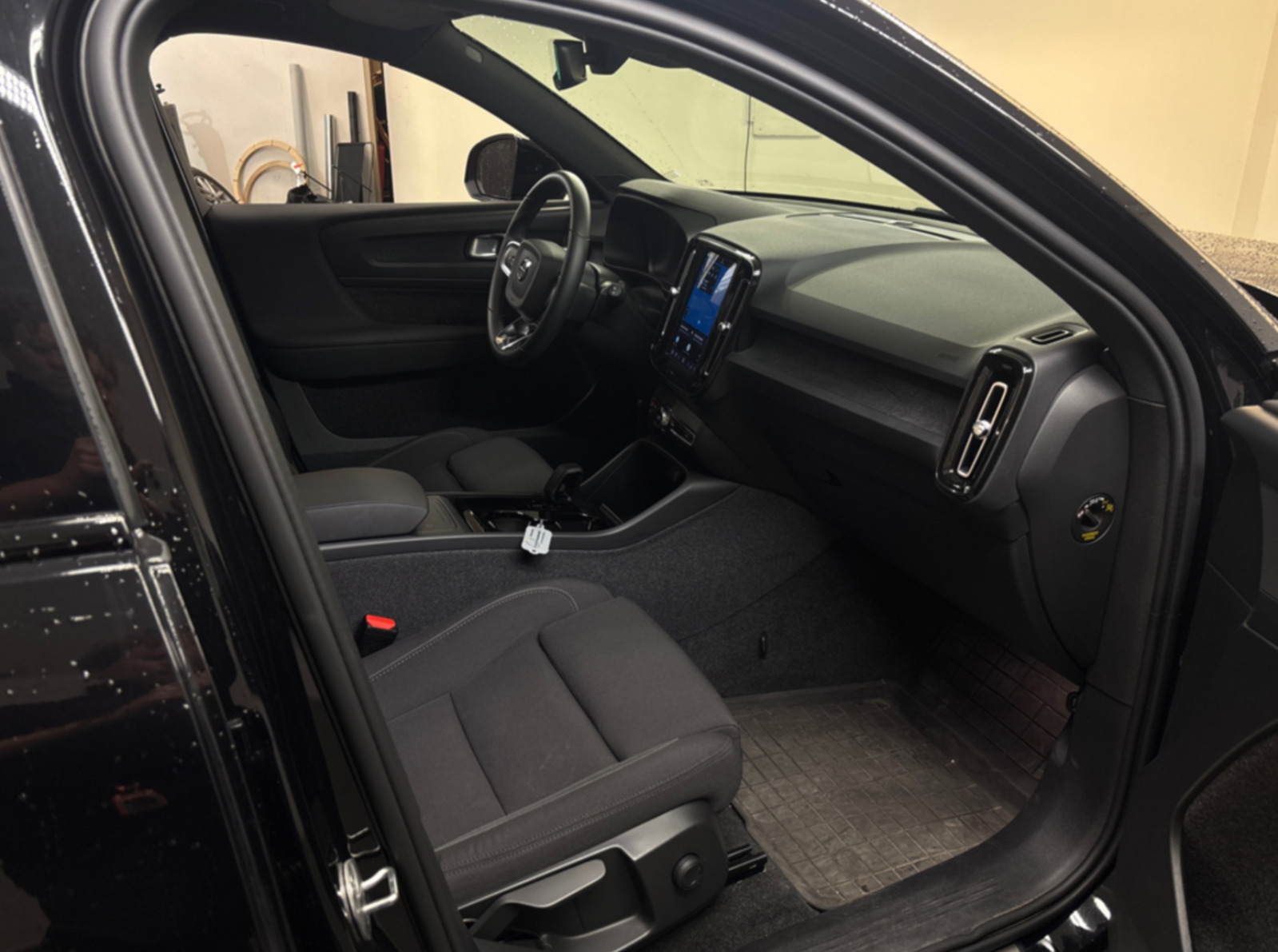 Sort Volvo XC40 fra 2024
