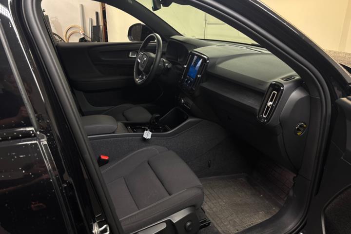 Sort Volvo XC40 fra 2024