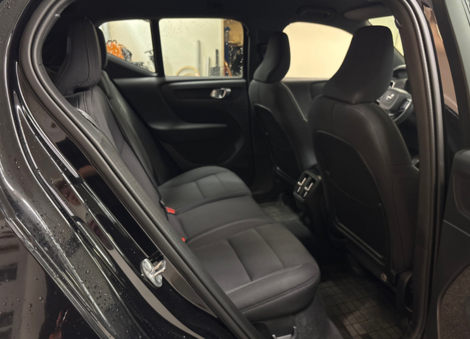 Sort Volvo XC40 fra 2024