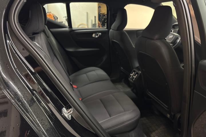 Sort Volvo XC40 fra 2024