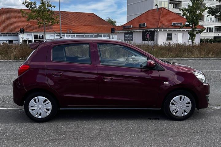 Rød Mitsubishi Space Star fra 2016