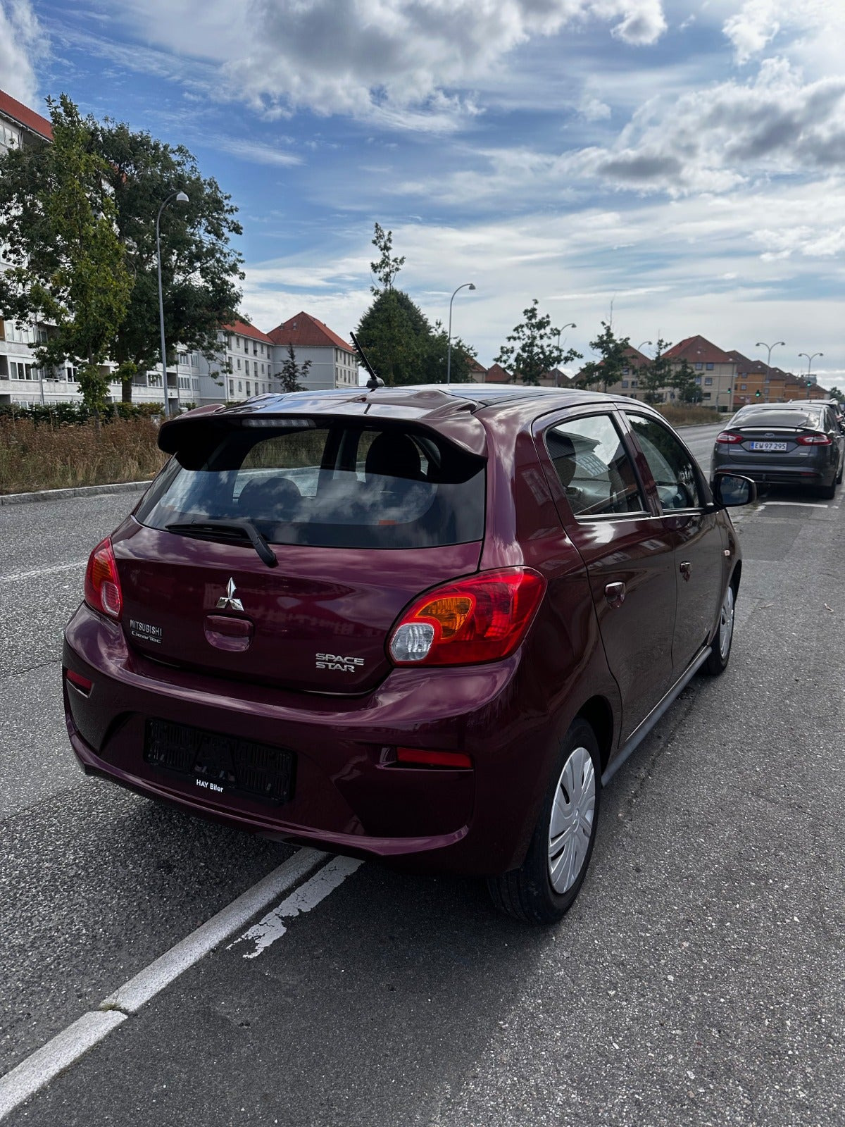 Rød Mitsubishi Space Star fra 2016