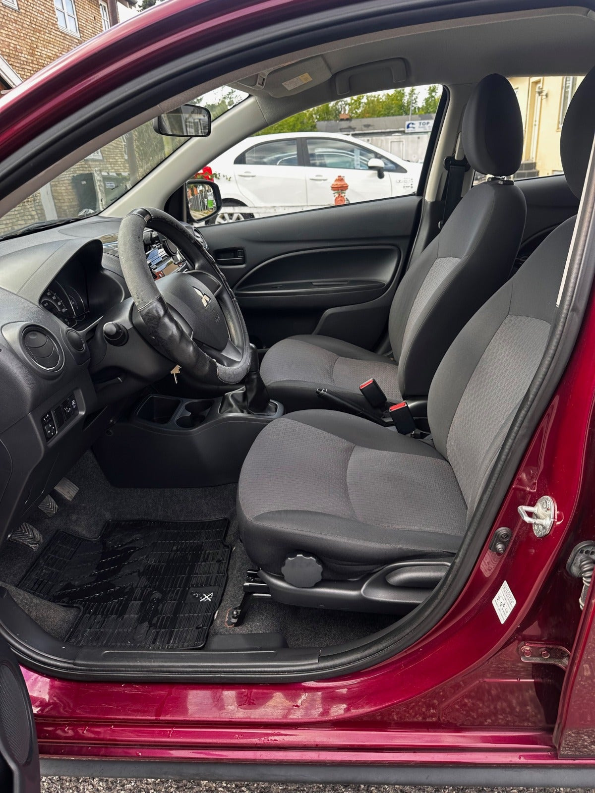 Rød Mitsubishi Space Star fra 2016
