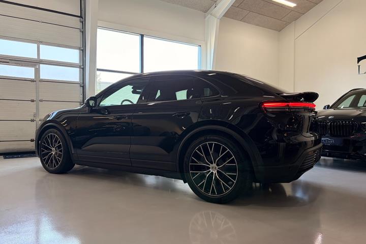 undefined Porsche Macan 4 fra 2026