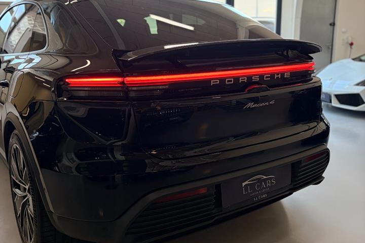 undefined Porsche Macan 4 fra 2026