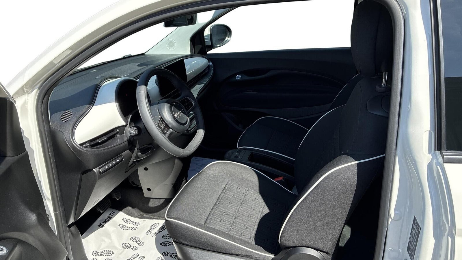 Hvid Fiat 500e fra 2023