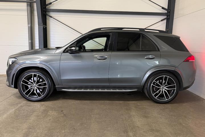 Grå Mercedes GLE400 d fra 2019