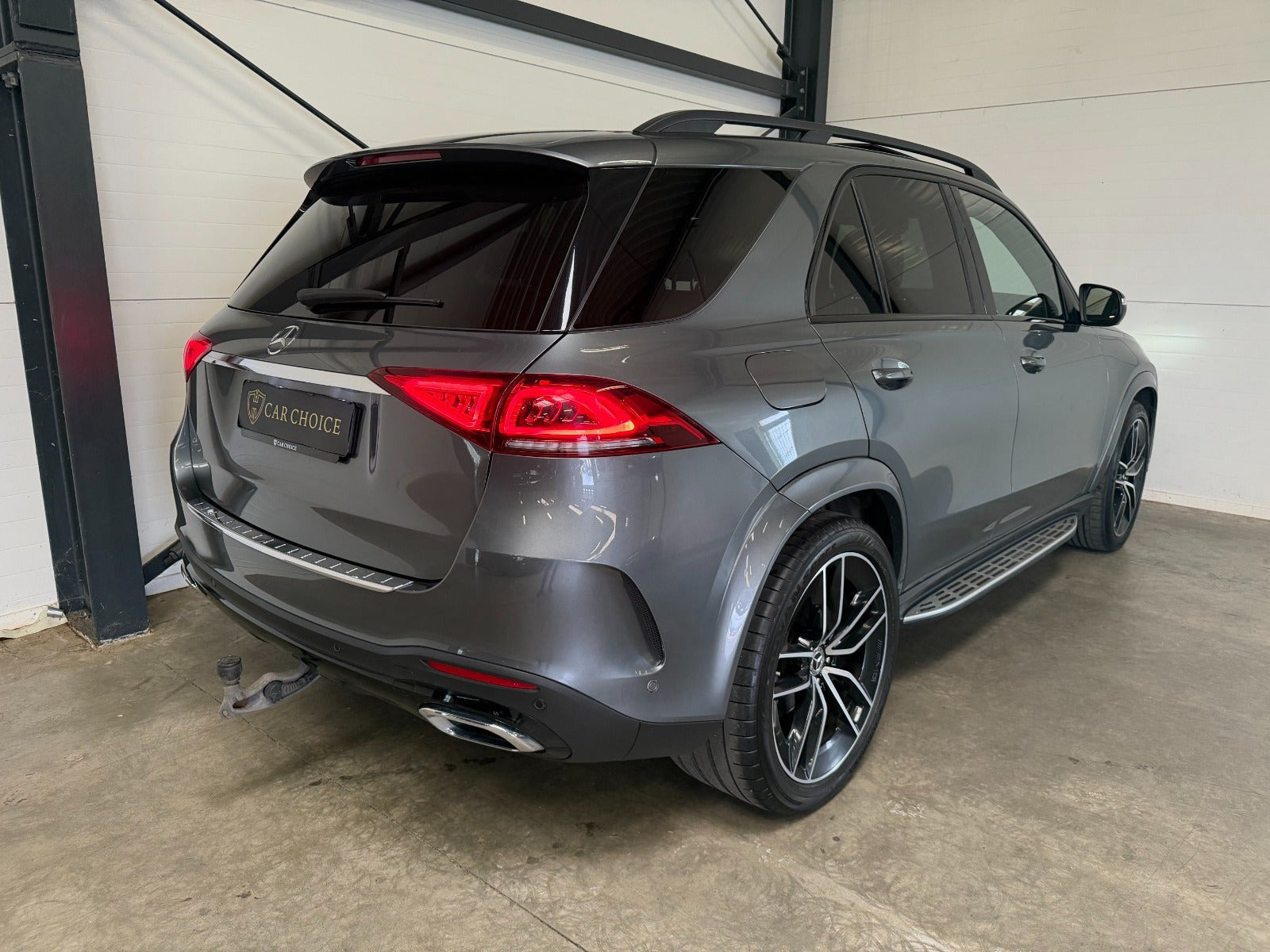 Grå Mercedes GLE400 d fra 2019