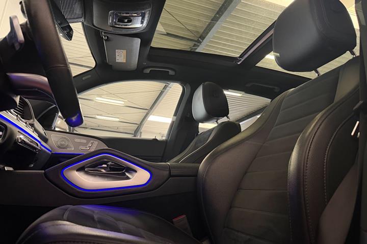 Grå Mercedes GLE400 d fra 2019
