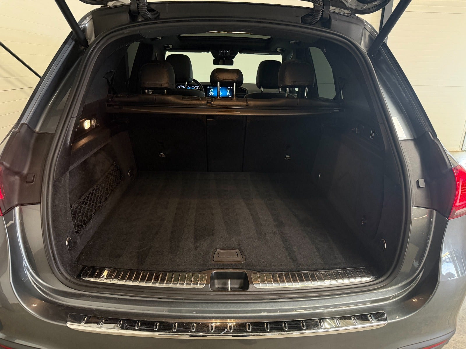 Grå Mercedes GLE400 d fra 2019