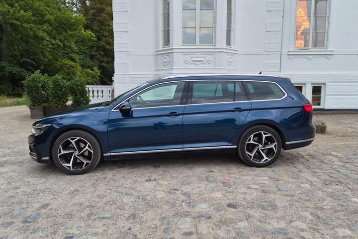 Sort VW Passat fra 2020