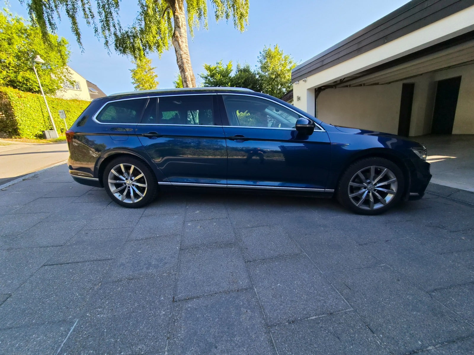 Sort VW Passat fra 2020