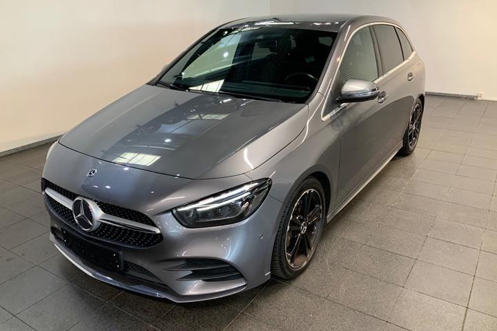Grå Mercedes B220 d fra 2019 set udefra